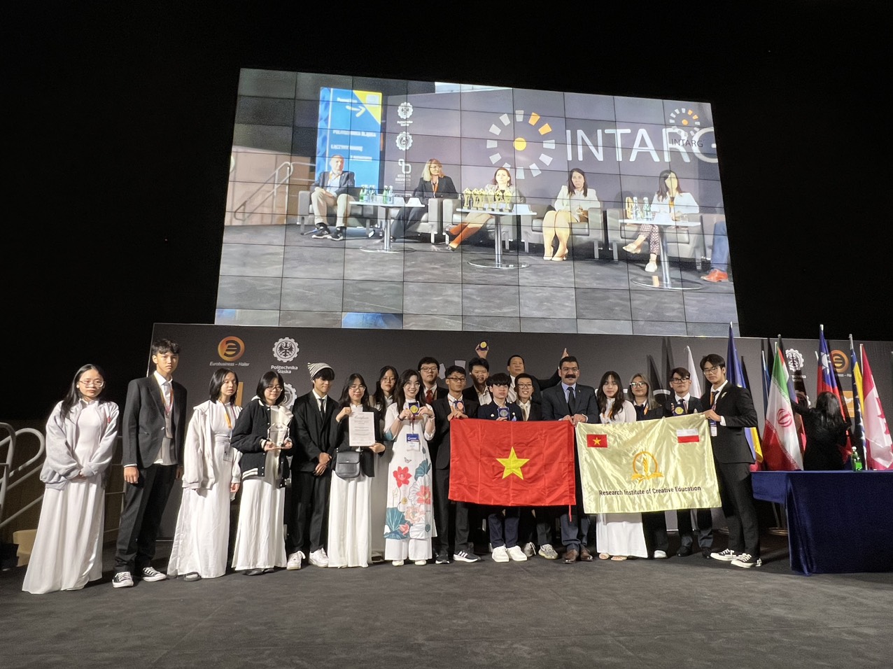 Đoàn học sinh Việt Nam đạt thành tích cao tại Cuộc thi Phát minh và Sáng chế Quốc tế INTARG